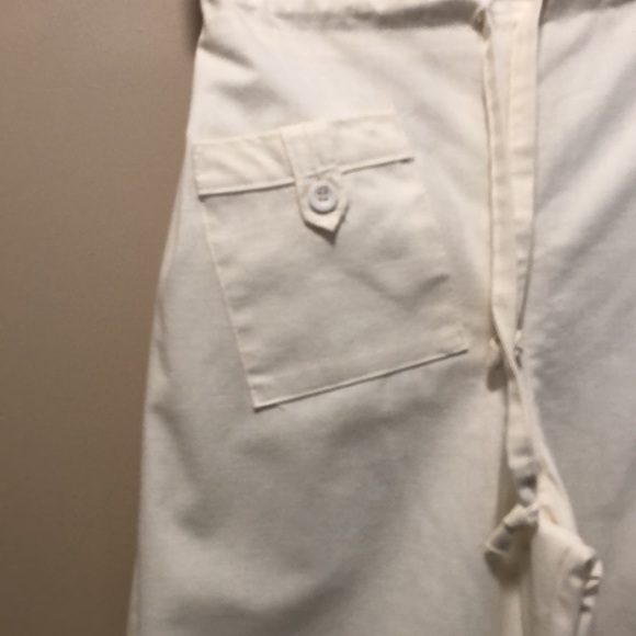 White pantss - Picture 2 of 10